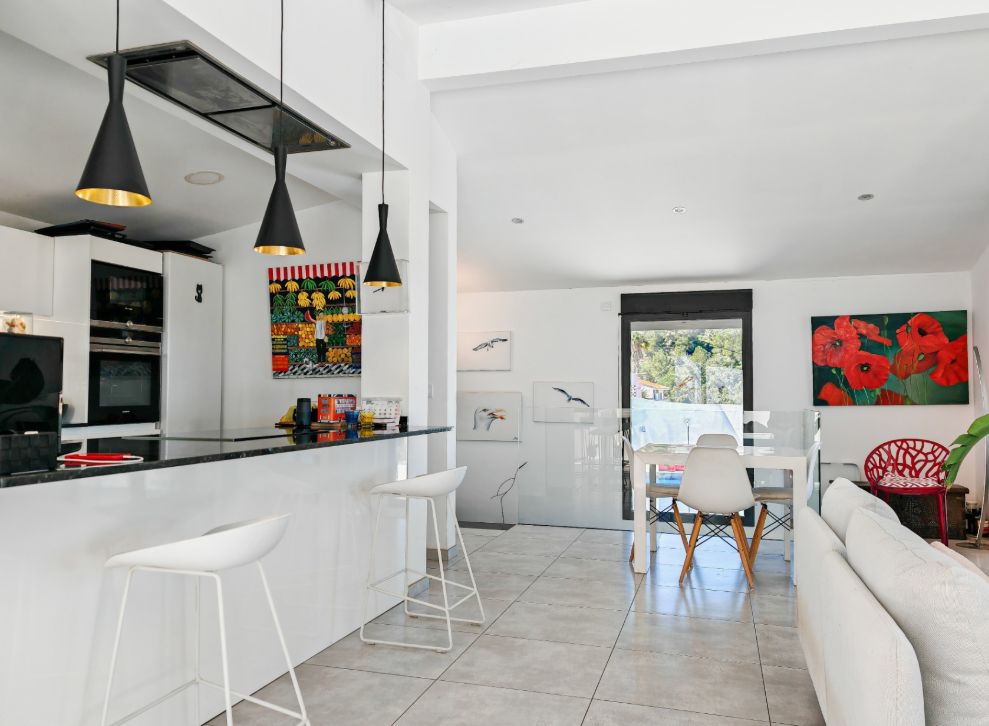 Villa mediterránea reformada con vistas al mar en Dénia – lista para entrar a vivir