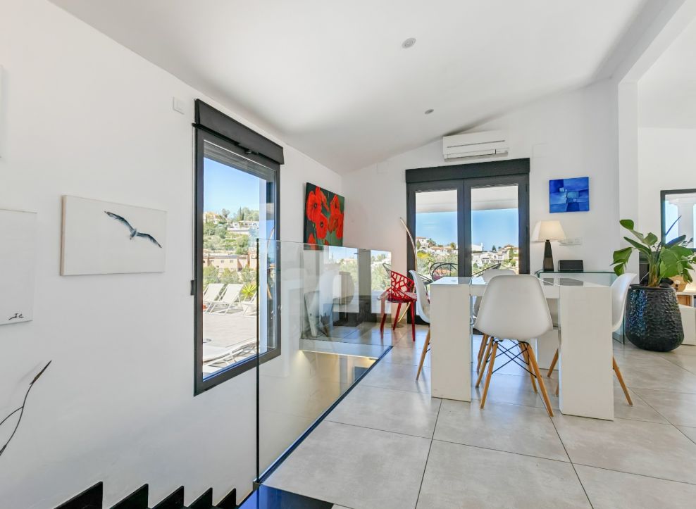 Villa mediterránea reformada con vistas al mar en Dénia – lista para entrar a vivir