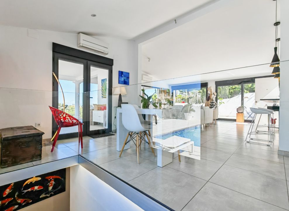 Villa mediterránea reformada con vistas al mar en Dénia – lista para entrar a vivir
