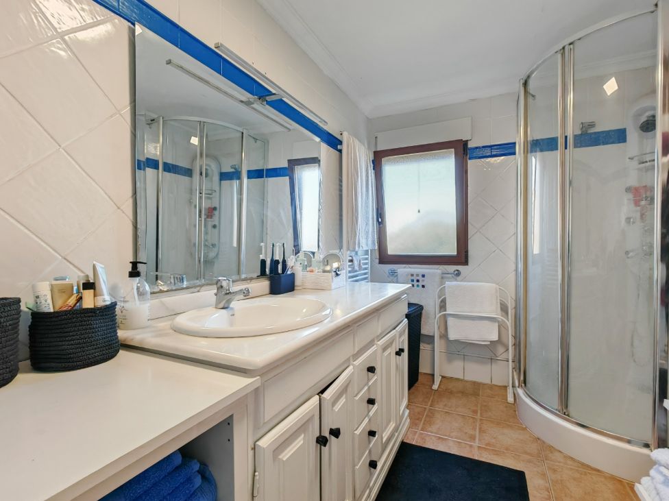 Villa mediterránea reformada con vistas al mar en Dénia – lista para entrar a vivir