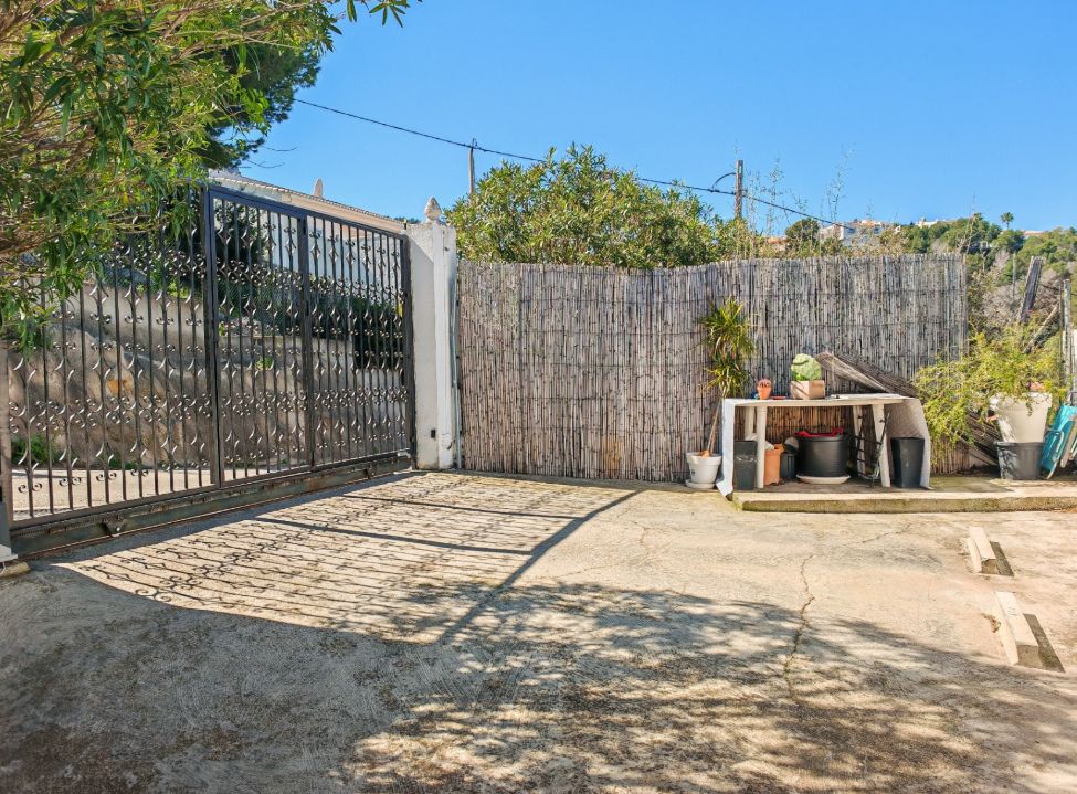 Villa mediterránea reformada con vistas al mar en Dénia – lista para entrar a vivir
