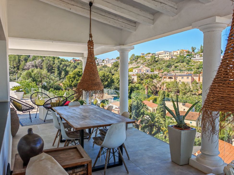 Villa mediterránea reformada con vistas al mar en Dénia – lista para entrar a vivir