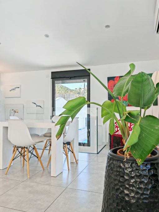 Villa mediterránea reformada con vistas al mar en Dénia – lista para entrar a vivir