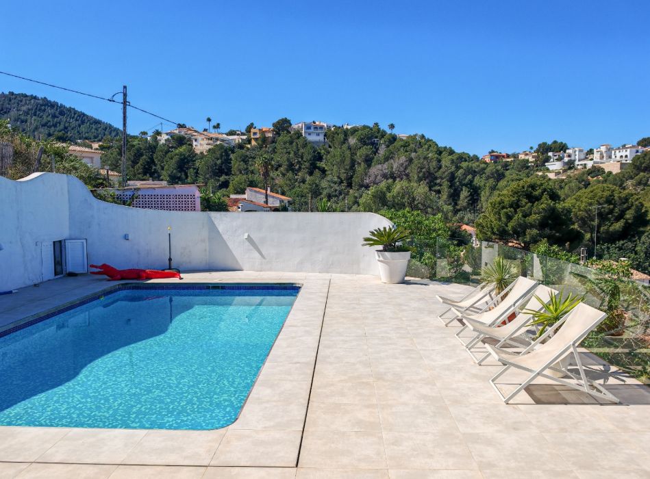 Villa mediterránea reformada con vistas al mar en Dénia – lista para entrar a vivir