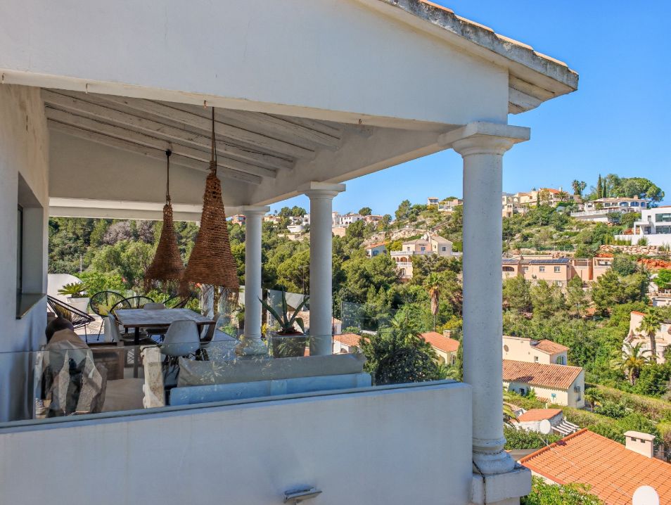 Villa mediterránea reformada con vistas al mar en Dénia – lista para entrar a vivir