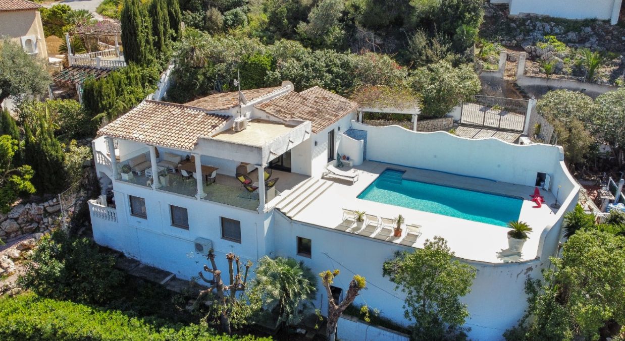 Villa mediterránea reformada con vistas al mar en Dénia – lista para entrar a vivir