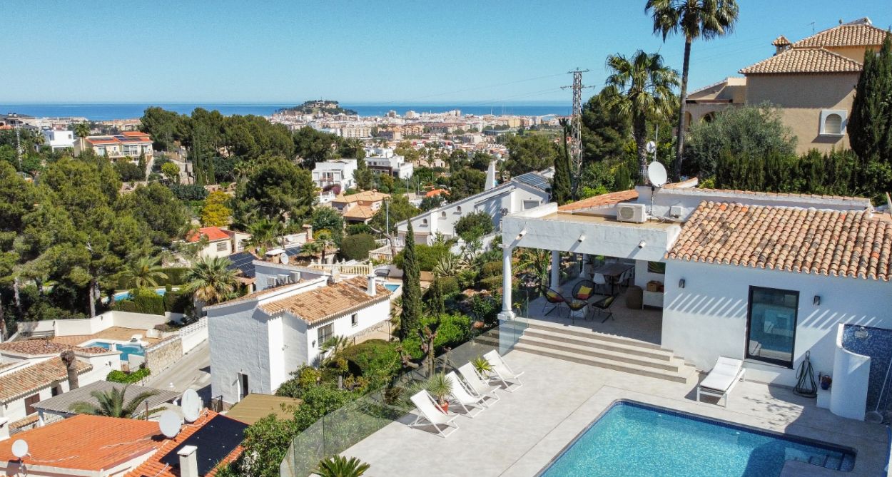 Villa mediterránea reformada con vistas al mar en Dénia – lista para entrar a vivir