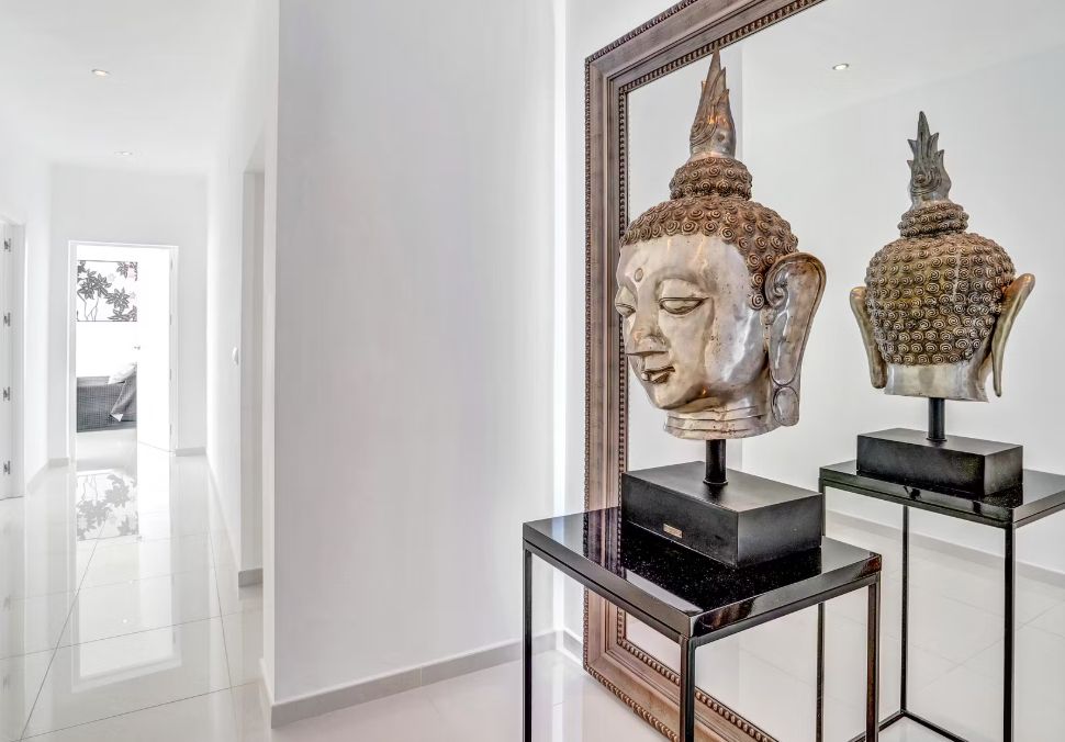 Villa contemporaine à Jávea avec vue panoramique sur la mer, spa privé et design exclusif.