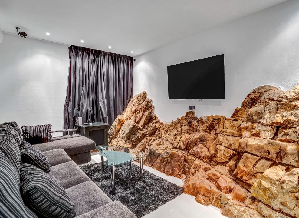 Villa contemporaine à Jávea avec vue panoramique sur la mer, spa privé et design exclusif.