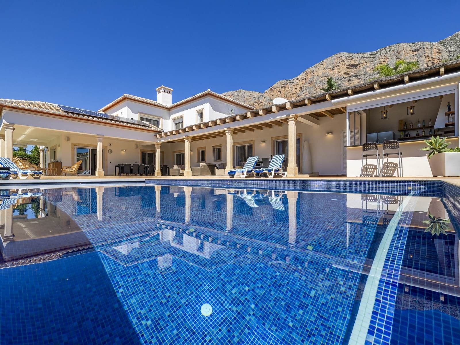 CP1208 - Villa de luxe avec domotique, piscine chauffée et vue sur le Montgó à Jávea