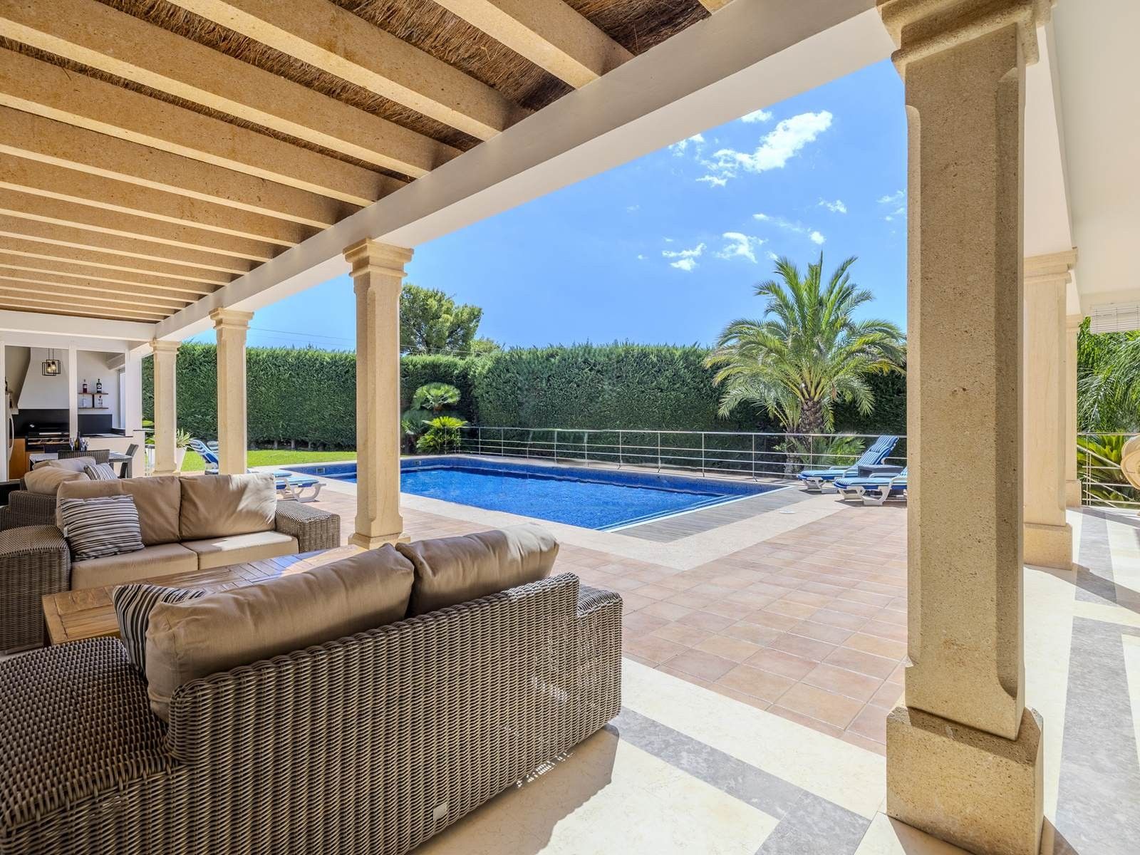 Villa de luxe avec domotique, piscine chauffée et vue sur le Montgó à Jávea