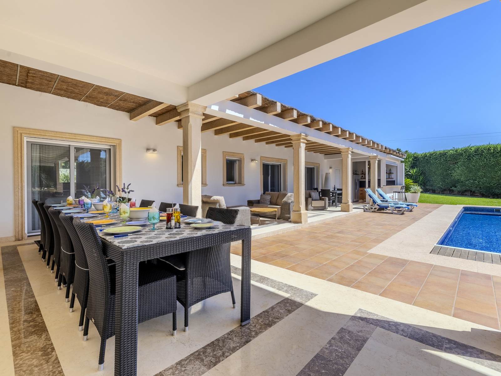 Villa de luxe avec domotique, piscine chauffée et vue sur le Montgó à Jávea