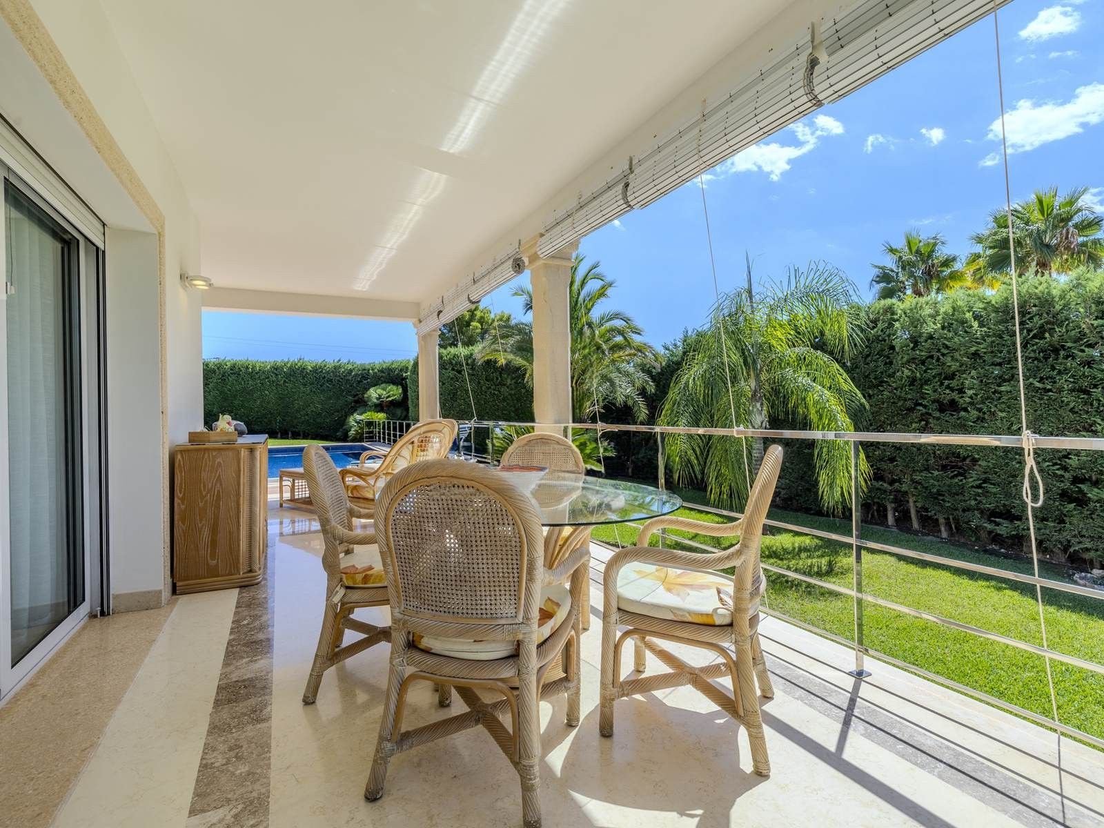 Villa de luxe avec domotique, piscine chauffée et vue sur le Montgó à Jávea