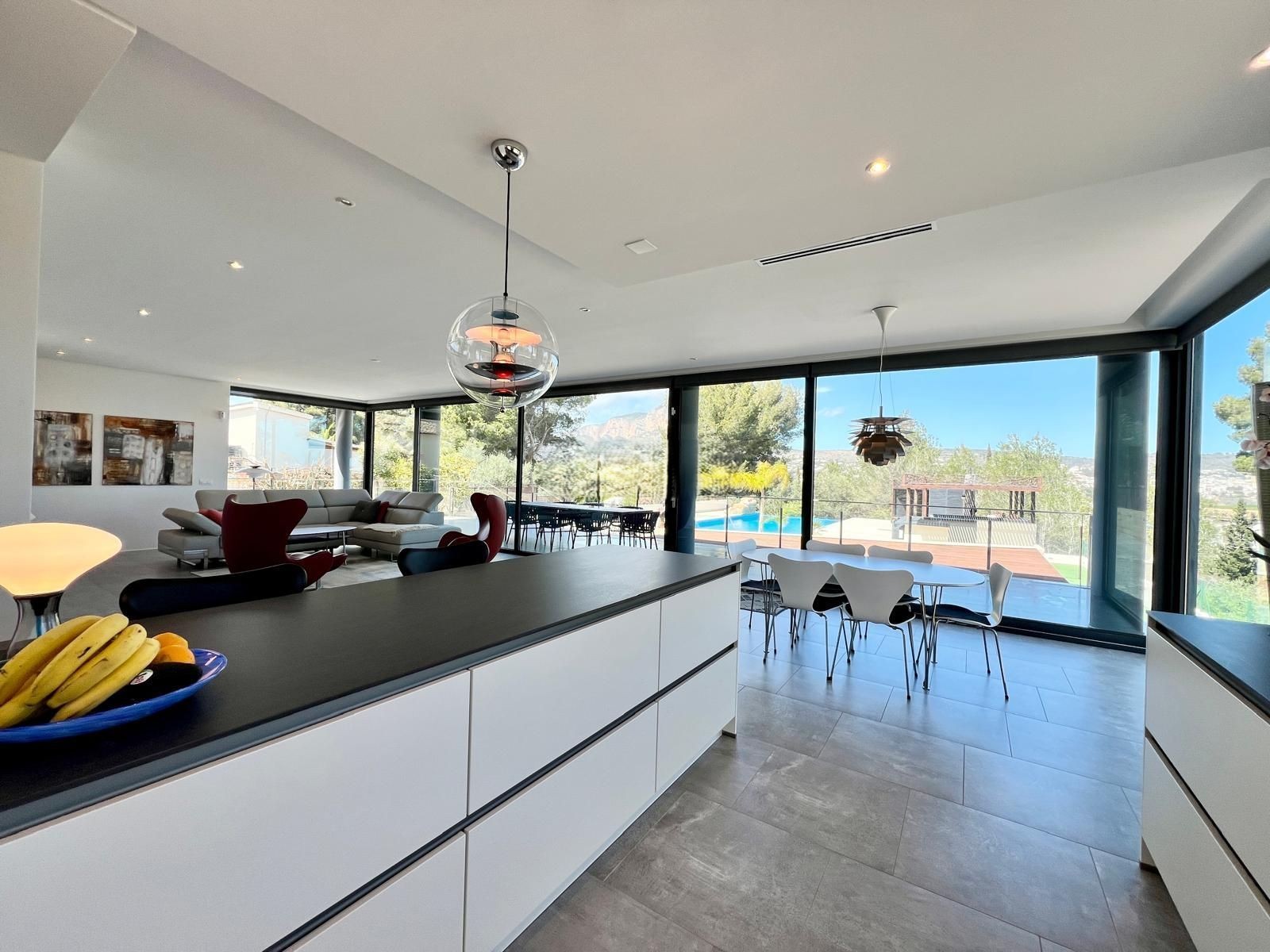 Villa de luxe contemporaine avec vue panoramique sur la mer à Jávea