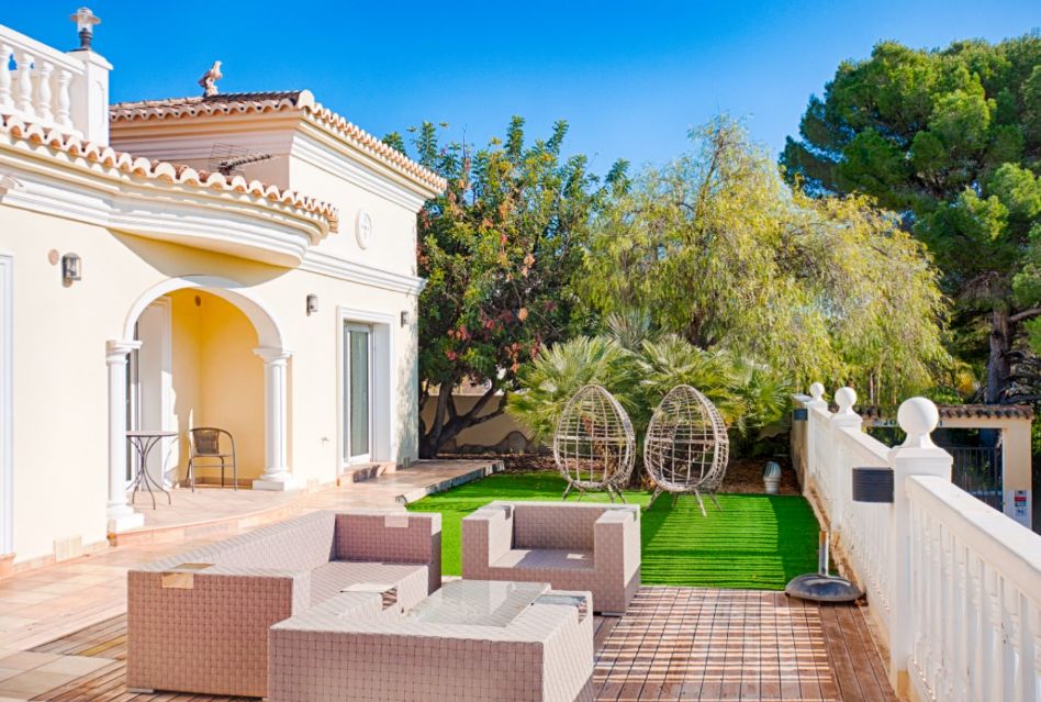 Grande et Élégante Villa avec Vue sur Mer à Vendre à Moraira