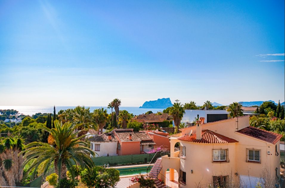 Grande et Élégante Villa avec Vue sur Mer à Vendre à Moraira