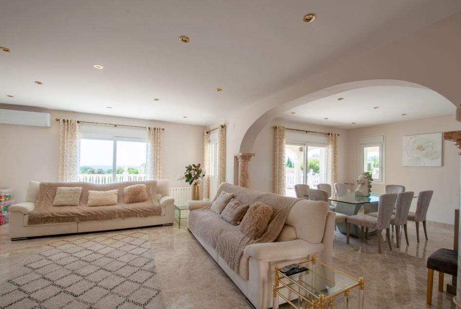Grande et Élégante Villa avec Vue sur Mer à Vendre à Moraira
