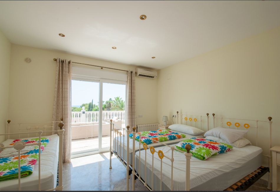 Grande et Élégante Villa avec Vue sur Mer à Vendre à Moraira