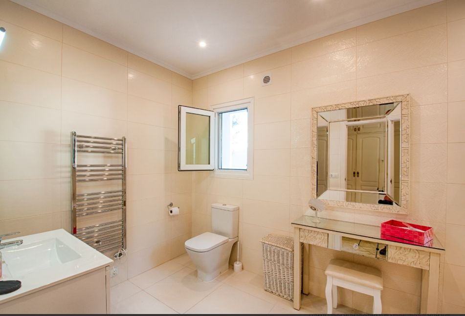 Grande et Élégante Villa avec Vue sur Mer à Vendre à Moraira