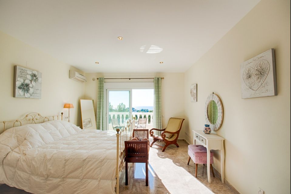 Grande et Élégante Villa avec Vue sur Mer à Vendre à Moraira