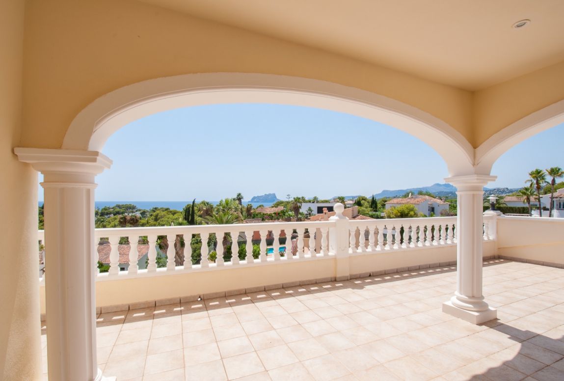 Grande et Élégante Villa avec Vue sur Mer à Vendre à Moraira
