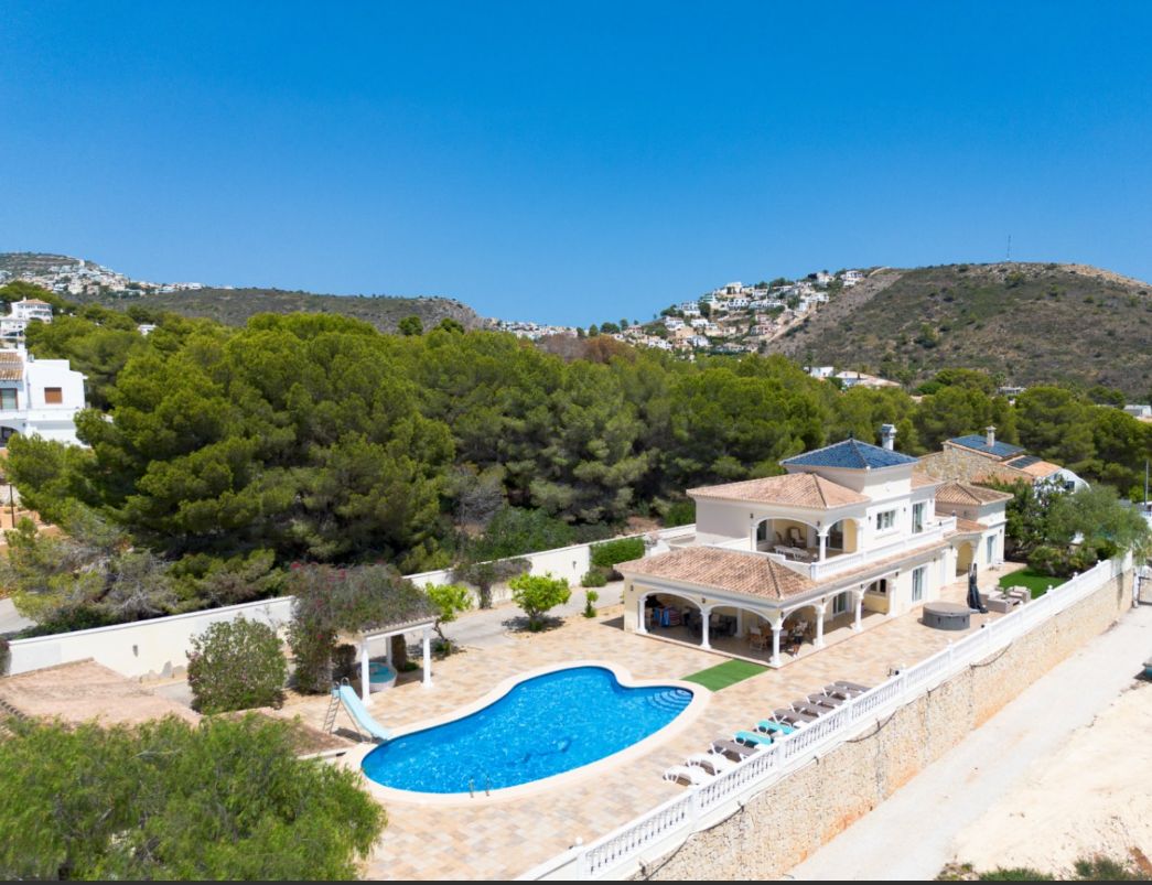 CP1216 - Grote en Elegante Villa met Zeezicht Te Koop in Moraira