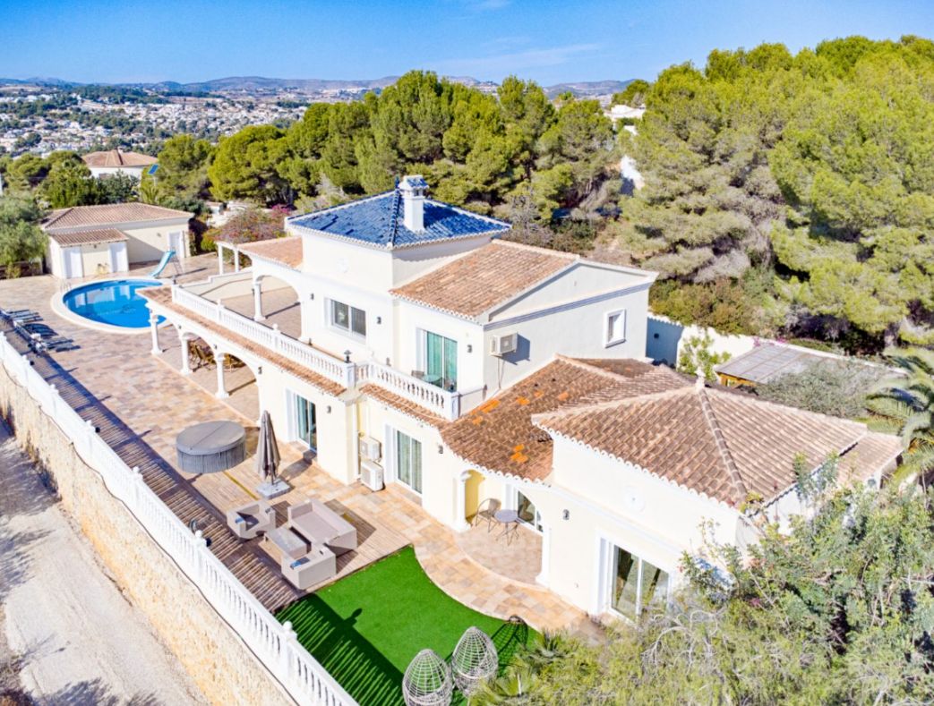 Grande et Élégante Villa avec Vue sur Mer à Vendre à Moraira