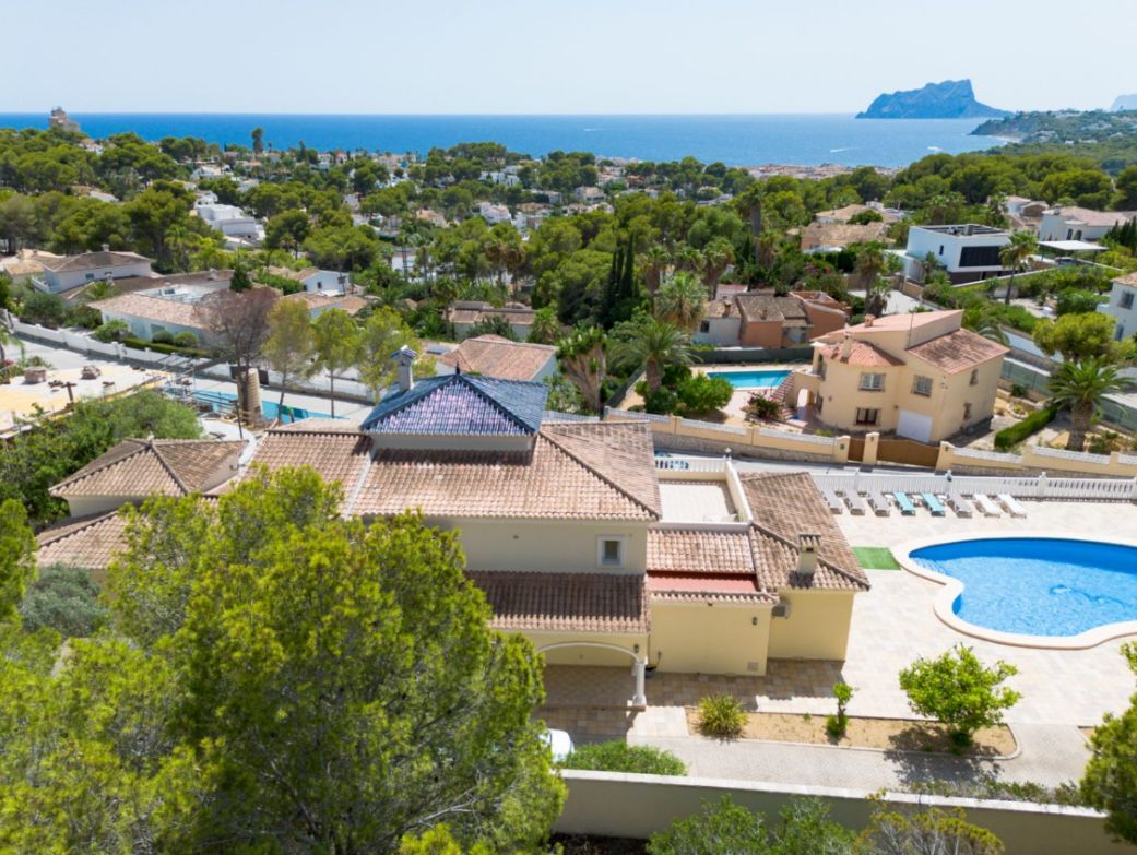 Grande et Élégante Villa avec Vue sur Mer à Vendre à Moraira