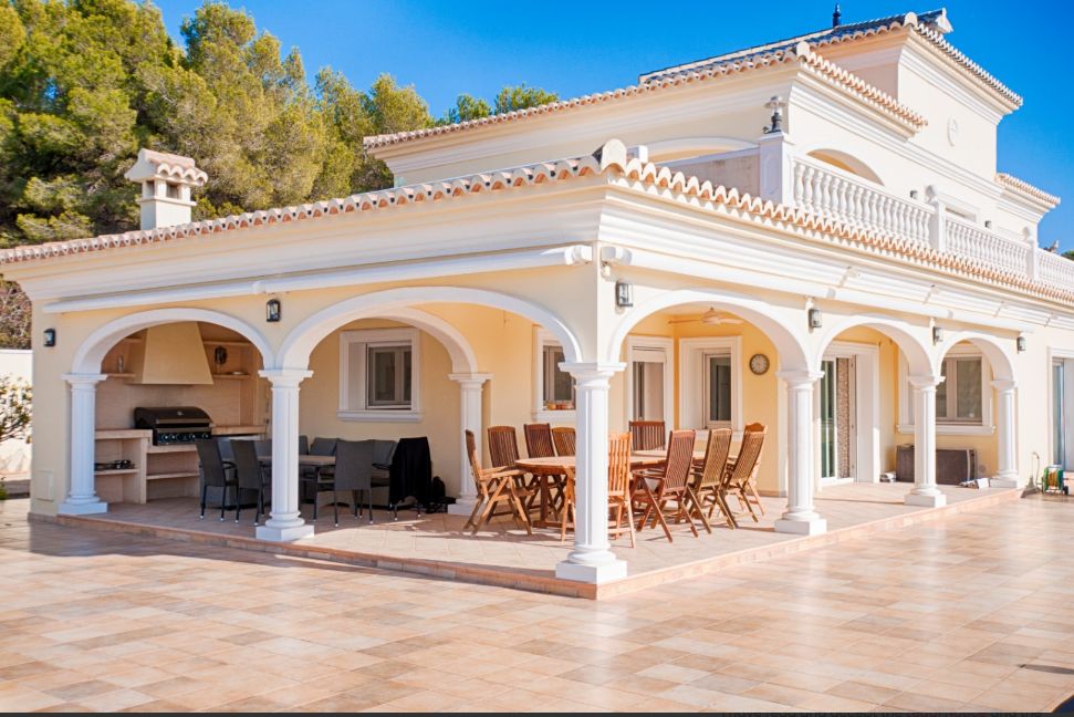 Grande et Élégante Villa avec Vue sur Mer à Vendre à Moraira