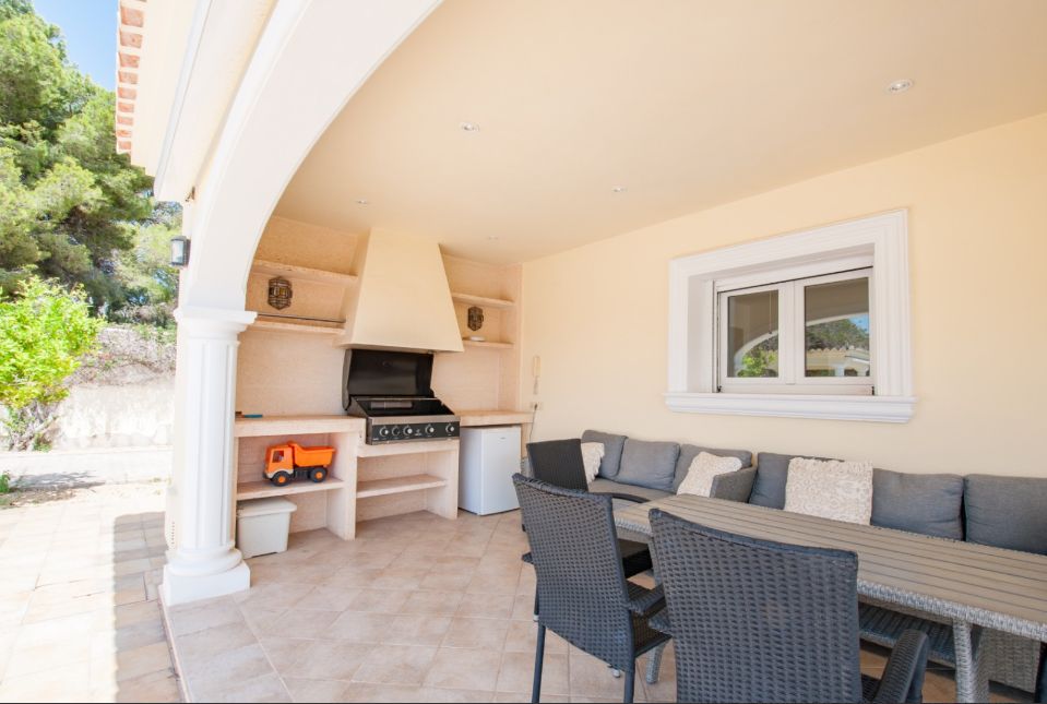 Grande et Élégante Villa avec Vue sur Mer à Vendre à Moraira