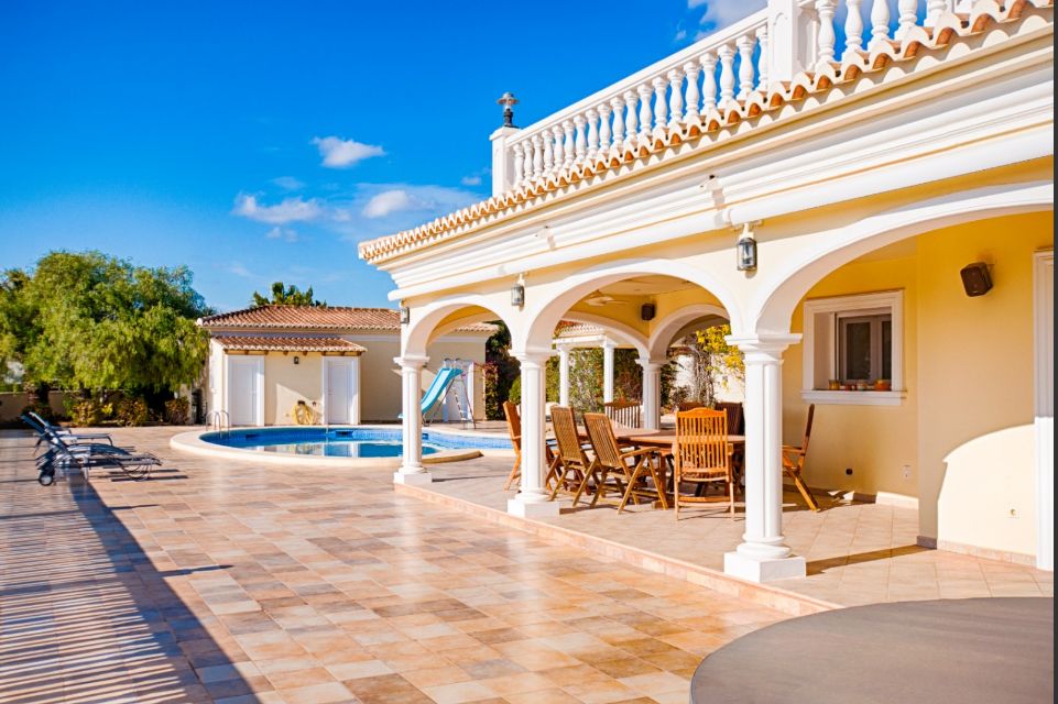 Grande et Élégante Villa avec Vue sur Mer à Vendre à Moraira