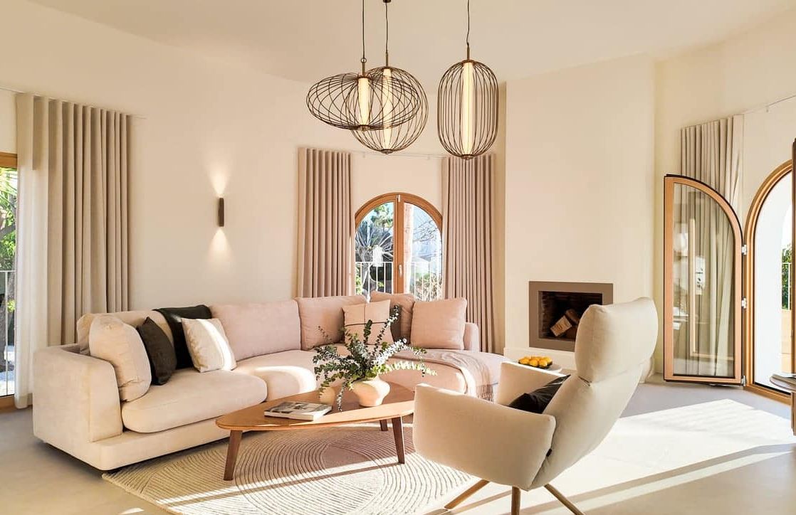 Villa méditerranéenne contemporaine avec vues panoramiques sur la mer, le Montgó et la Cumbre del Sol à Jávea.