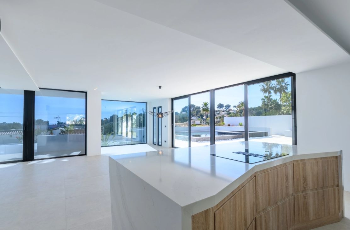 Villa neuve avec vue sur la mer et piscine avec jacuzzi à Moraira
