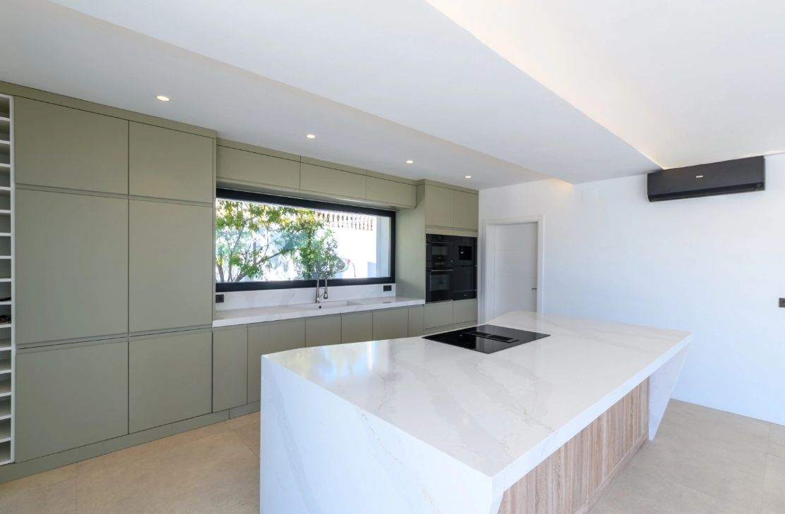 Villa neuve avec vue sur la mer et piscine avec jacuzzi à Moraira