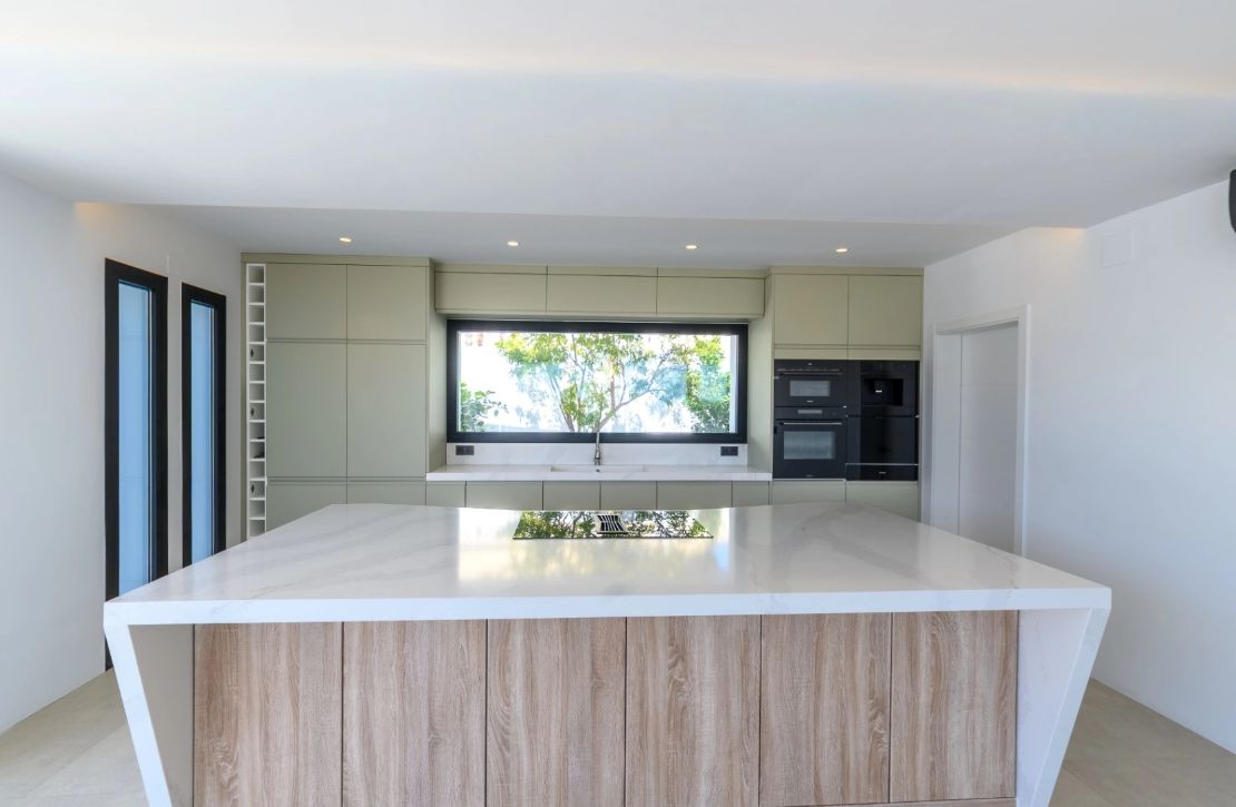 Villa neuve avec vue sur la mer et piscine avec jacuzzi à Moraira