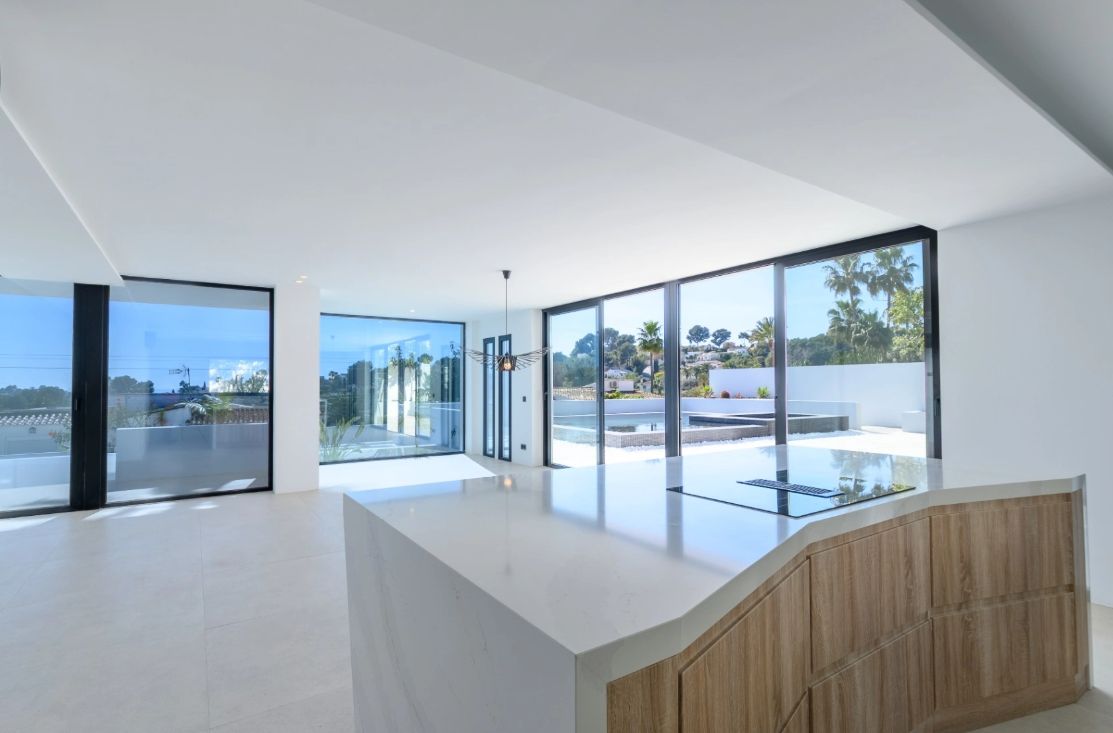 Villa neuve avec vue sur la mer et piscine avec jacuzzi à Moraira