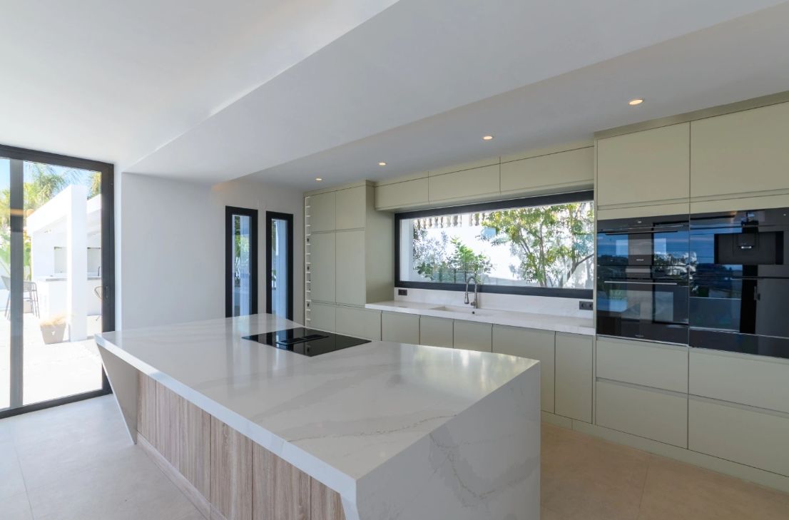 Villa neuve avec vue sur la mer et piscine avec jacuzzi à Moraira