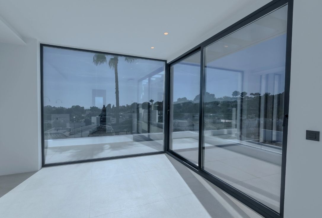 Villa neuve avec vue sur la mer et piscine avec jacuzzi à Moraira