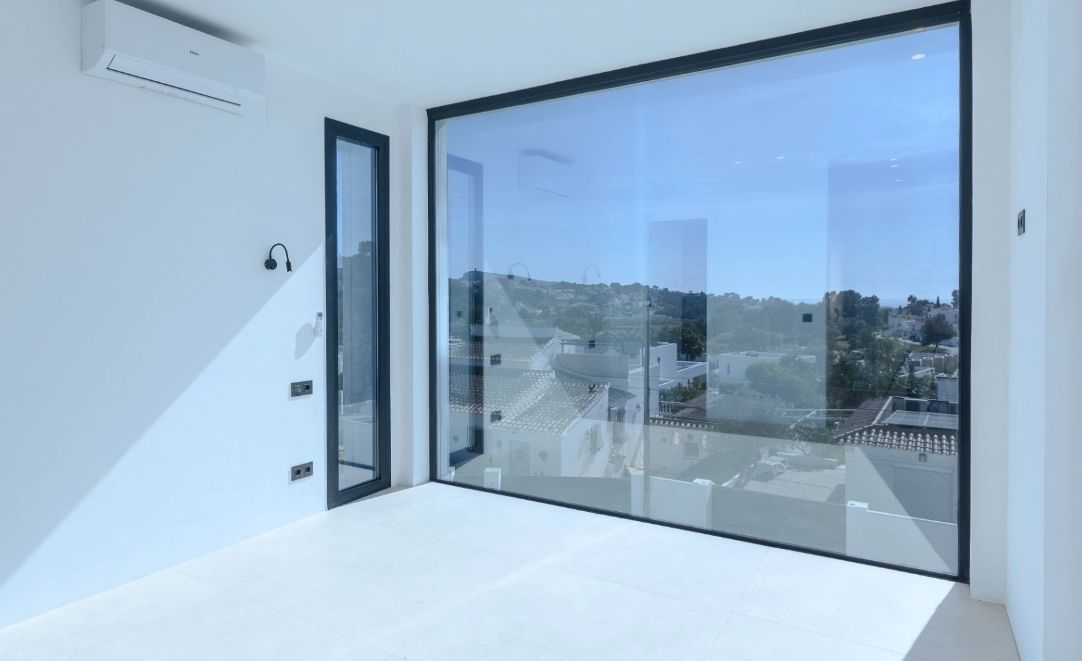 Villa neuve avec vue sur la mer et piscine avec jacuzzi à Moraira