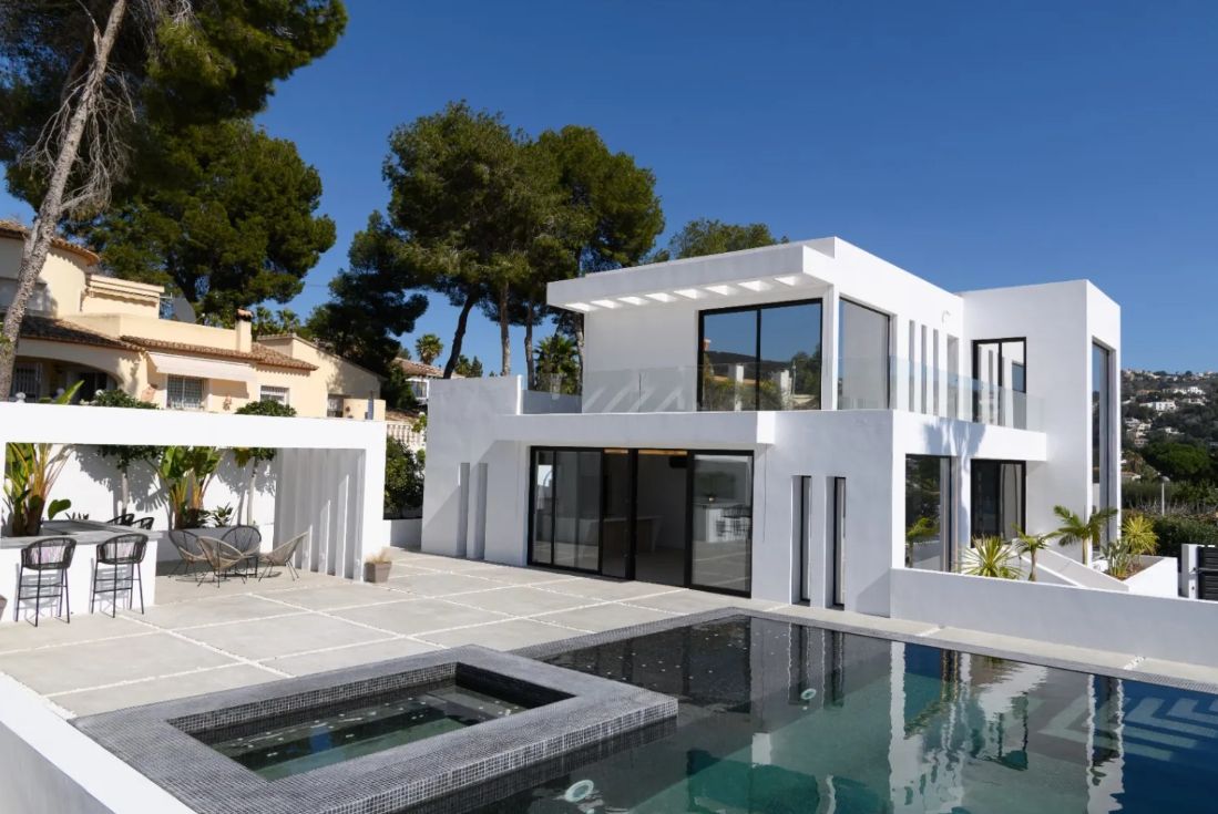 Villa neuve avec vue sur la mer et piscine avec jacuzzi à Moraira