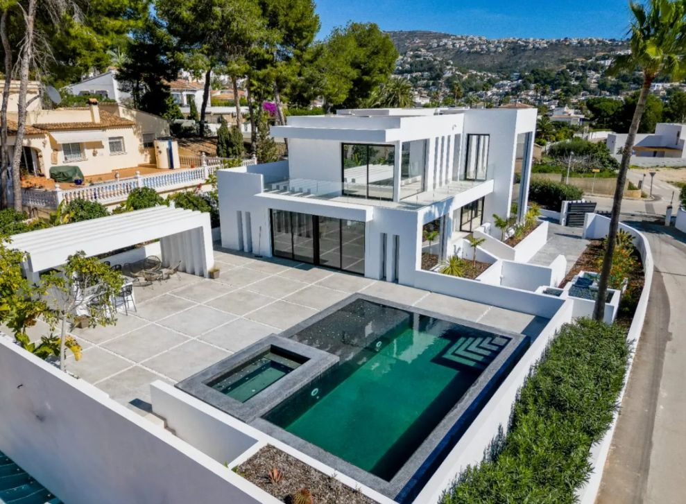 Villa neuve avec vue sur la mer et piscine avec jacuzzi à Moraira
