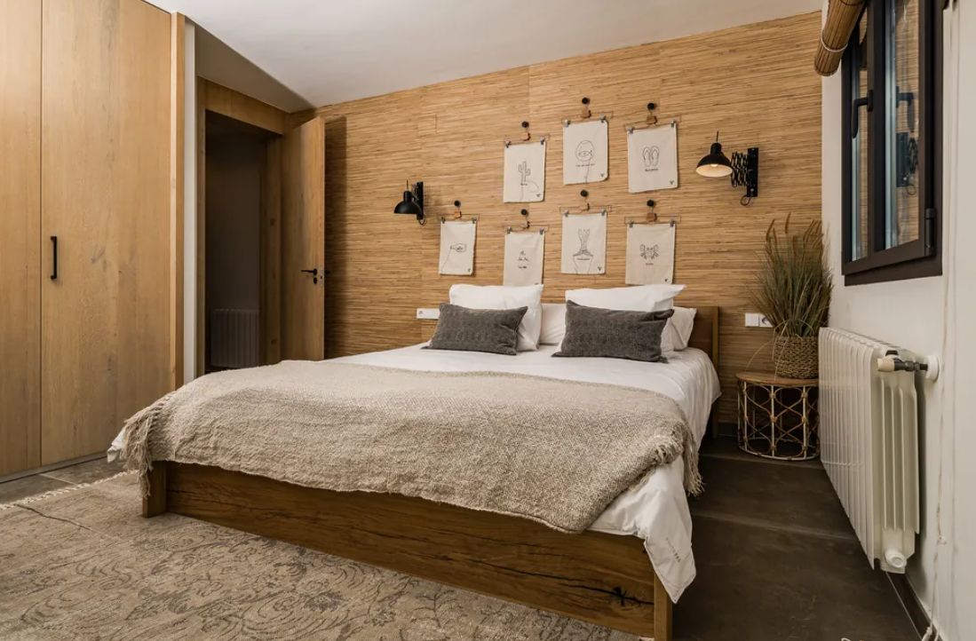 Villa boho-chic à Jávea avec vue sur la mer, deux logements indépendants et piscine privée.