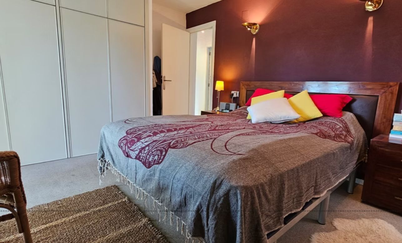 Villa rénovée en première ligne de golf à San Jaime, Benissa, avec vue sur la mer et appartement d'invités.