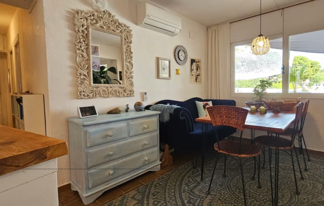 Villa rénovée en première ligne de golf à San Jaime, Benissa, avec vue sur la mer et appartement d'invités.