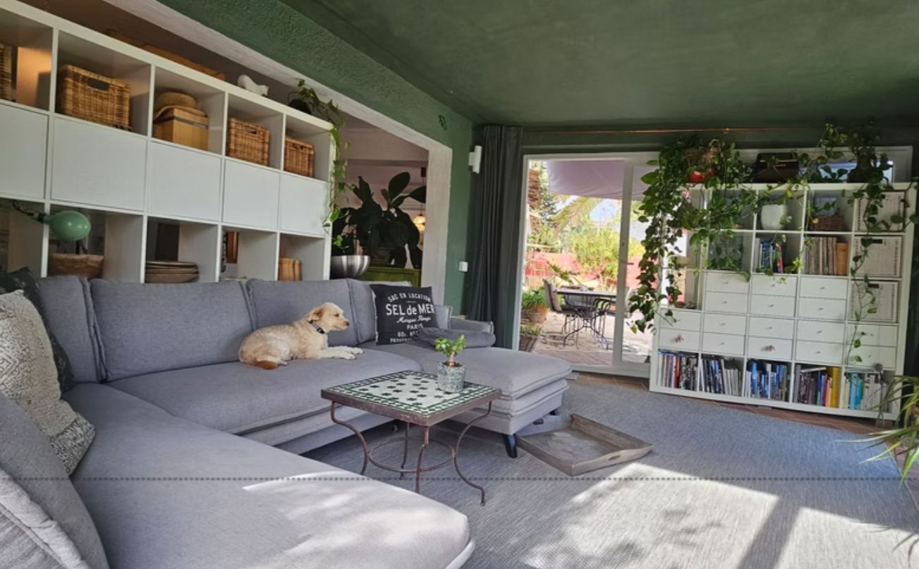 Villa rénovée en première ligne de golf à San Jaime, Benissa, avec vue sur la mer et appartement d'invités.