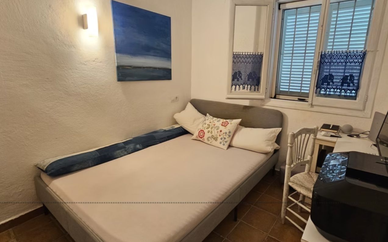 Villa rénovée en première ligne de golf à San Jaime, Benissa, avec vue sur la mer et appartement d'invités.