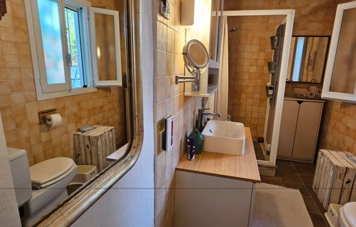 Villa rénovée en première ligne de golf à San Jaime, Benissa, avec vue sur la mer et appartement d'invités.