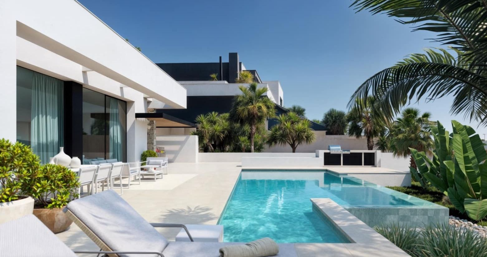 Villa neuve avec vue sur la mer et piscine à débordement à Moraira