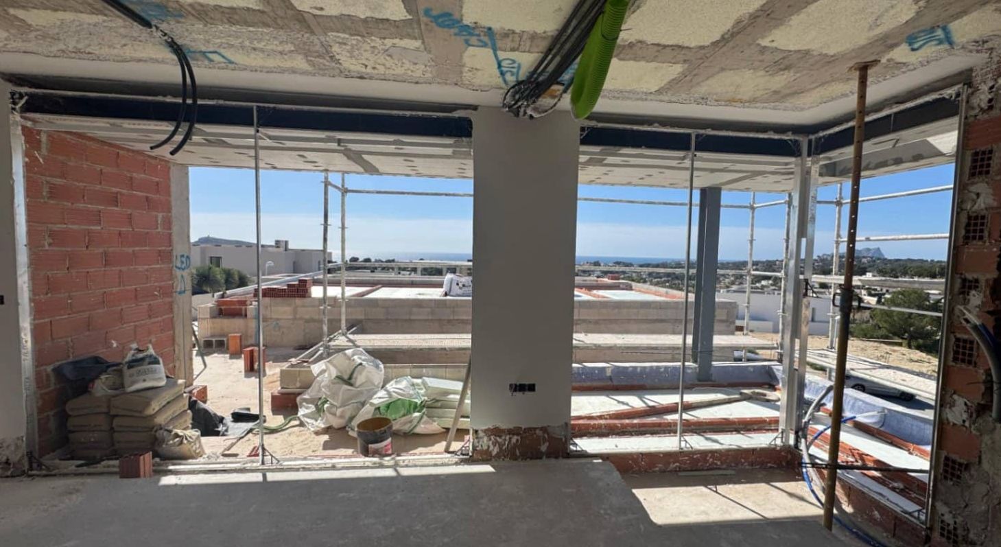 Villa neuve avec vue sur la mer et piscine à débordement à Moraira