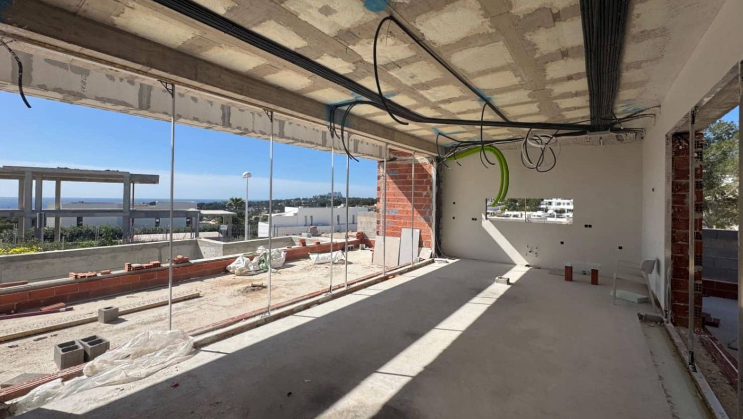 Villa neuve avec vue sur la mer et piscine à débordement à Moraira